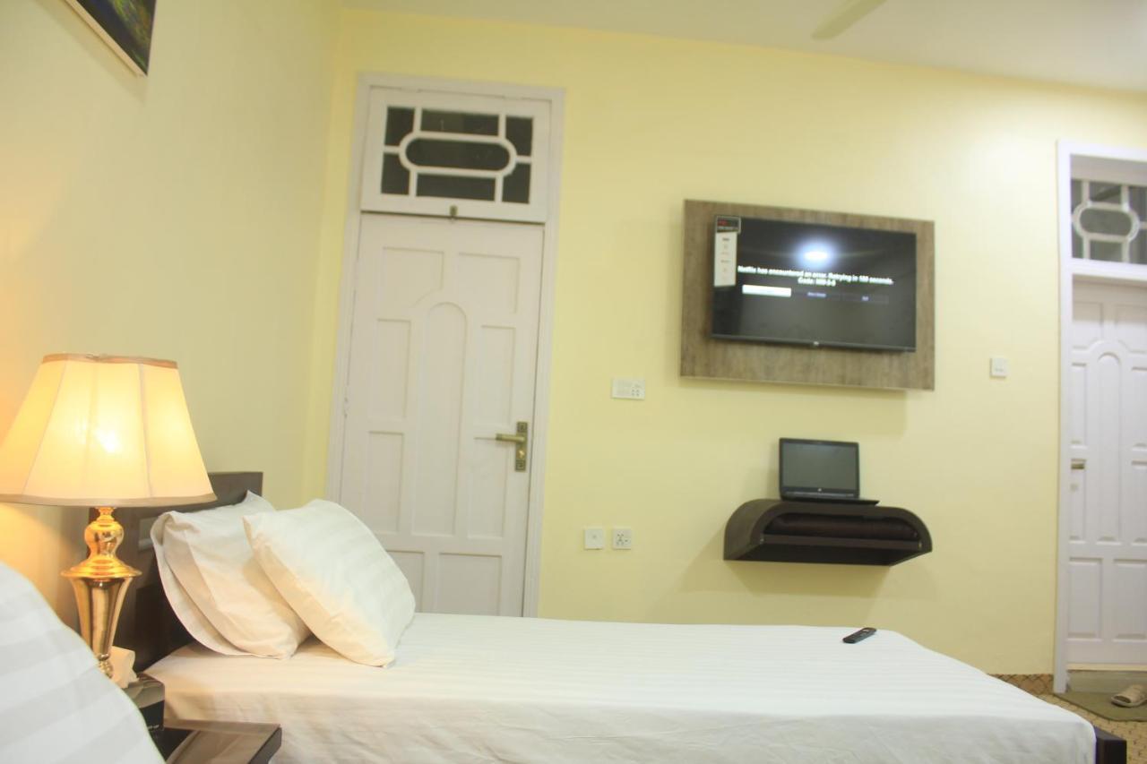 Starlit Hotel - Gilgit Exterior photo