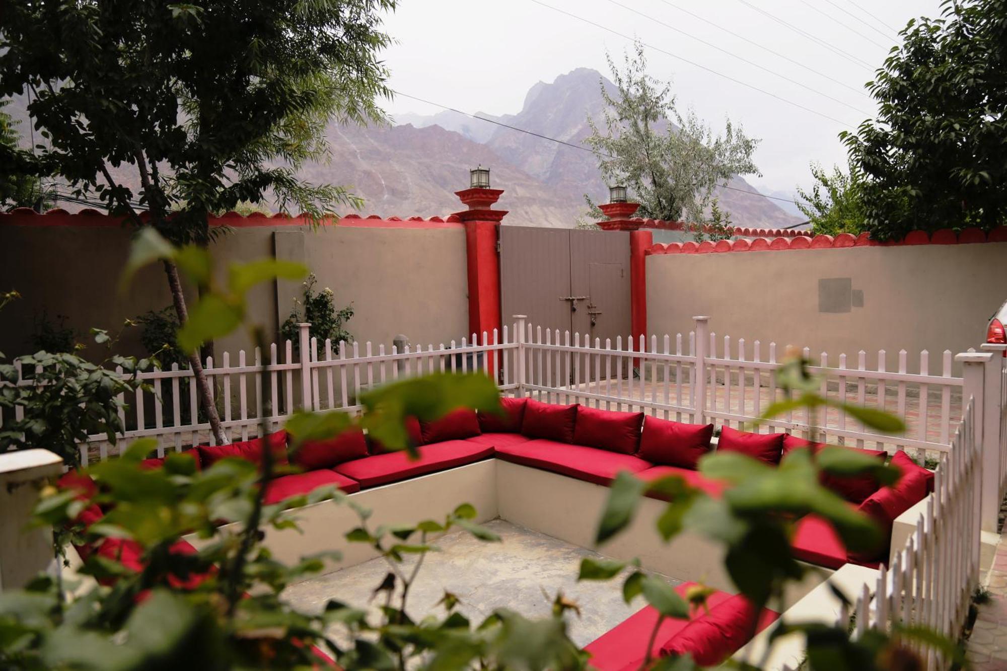 Starlit Hotel - Gilgit Exterior photo